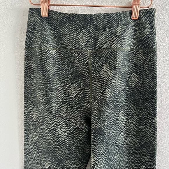 NWT Good American Eco Sheen Print 7/8 Active Legging Hunter Snake Size 3 - Picture 3 of 10